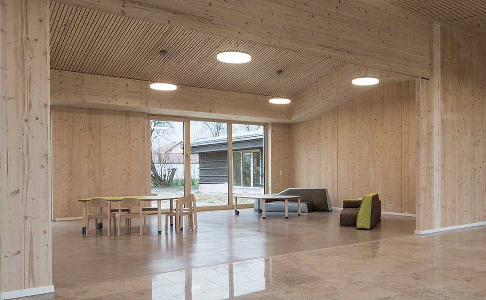 Außenperspektive Aula einer Kinderkrippe in Weilach