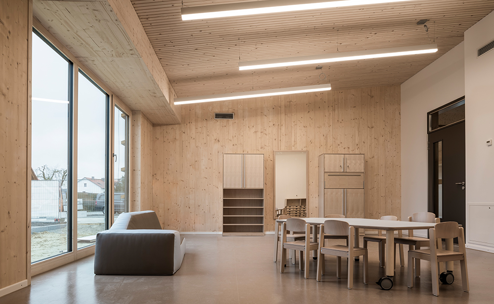 Außenperspektive Spielbereich einer Kinderkrippe in Weilach